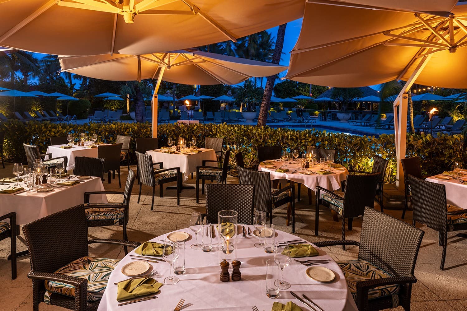 Outdoor dining area at The Palms Hotel & Spa, Miami Beach