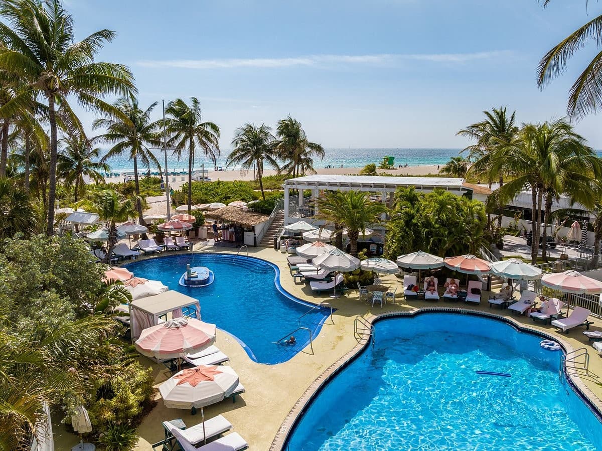 The Savoy Hotel & Beach Club pool area in Miami Beach
