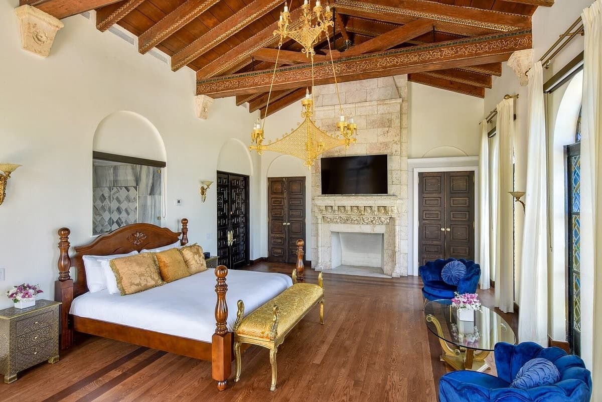 Luxurious room at The Villa Casa Casuarina, Miami Beach