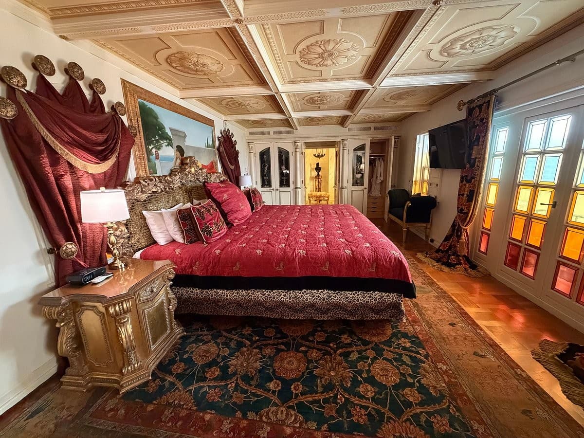 Luxurious room at The Villa Casa Casuarina, Miami Beach
