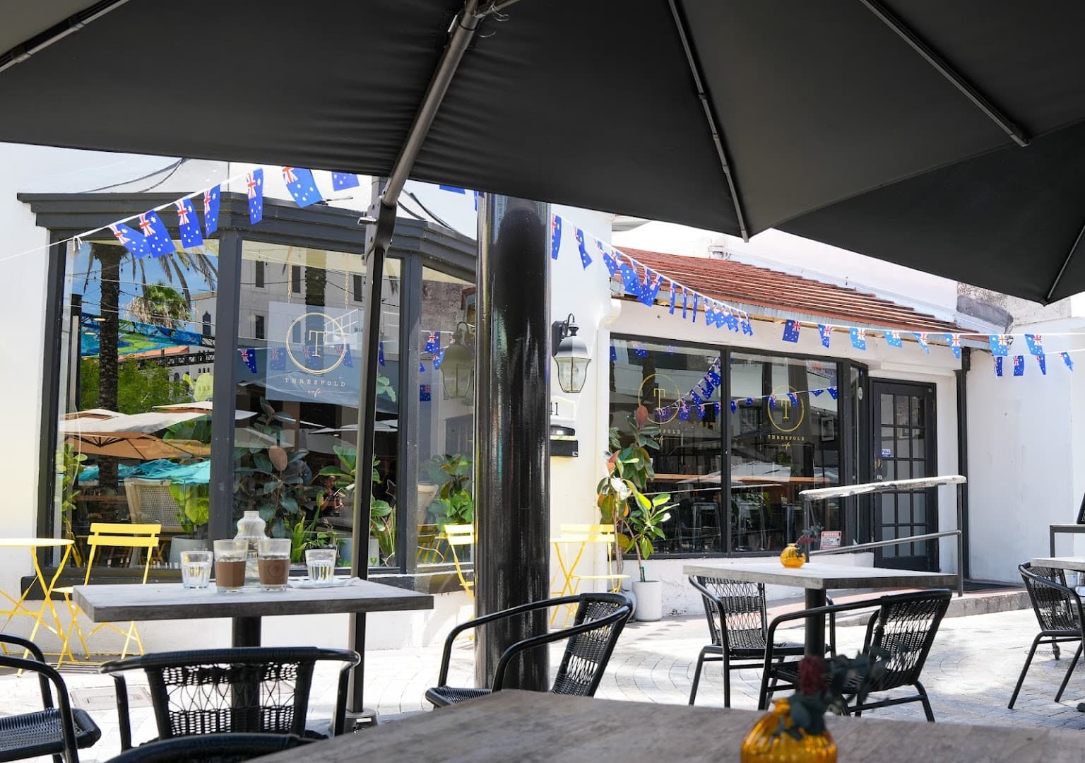 Threefold Cafe outdoor seating in Coral Gables