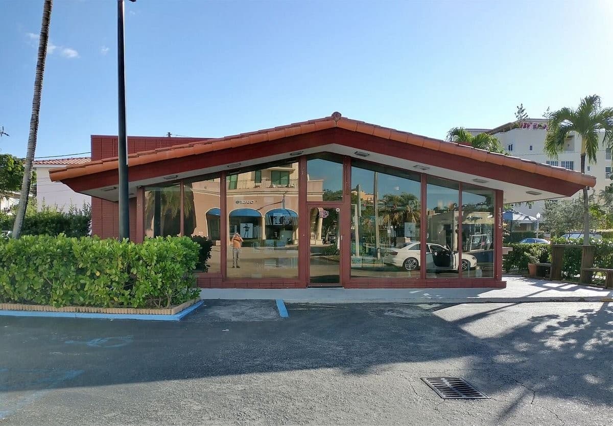 Tinta Y Cafe exterior view in Miami Shores