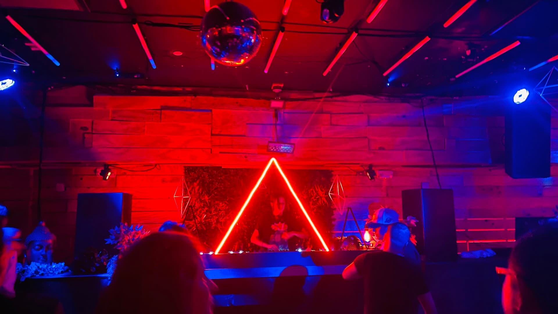 Vibrant nightlife ambiance at Treehouse, Miami Beach