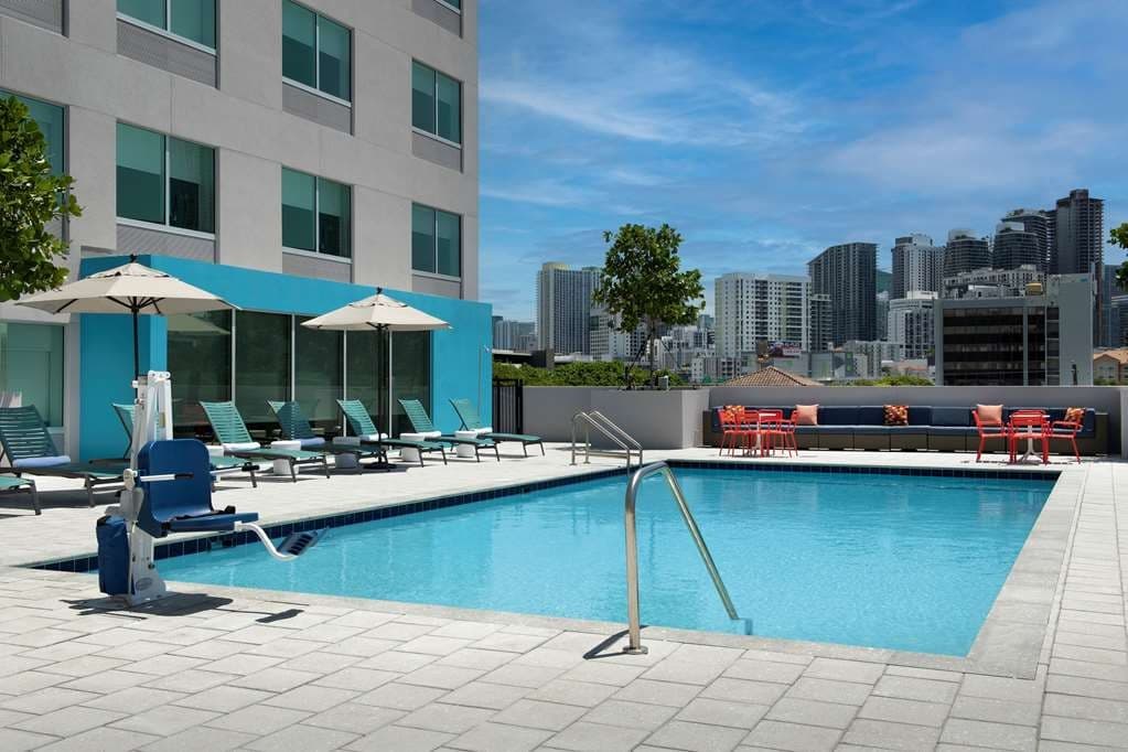Swimming pool at Tru by Hilton Miami West Brickell