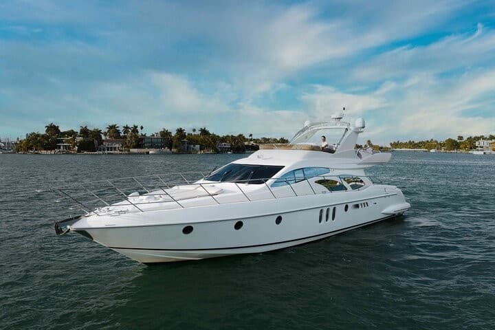 Luxury yacht from UNIQ Miami Yacht Charters in Miami Beach