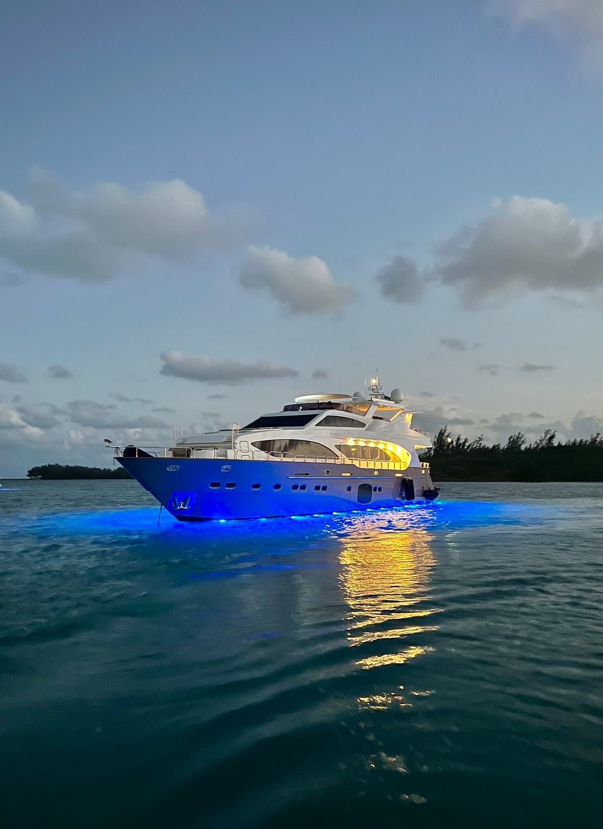 Luxury yacht at UNIQ Miami Yacht Charters in Miami Beach