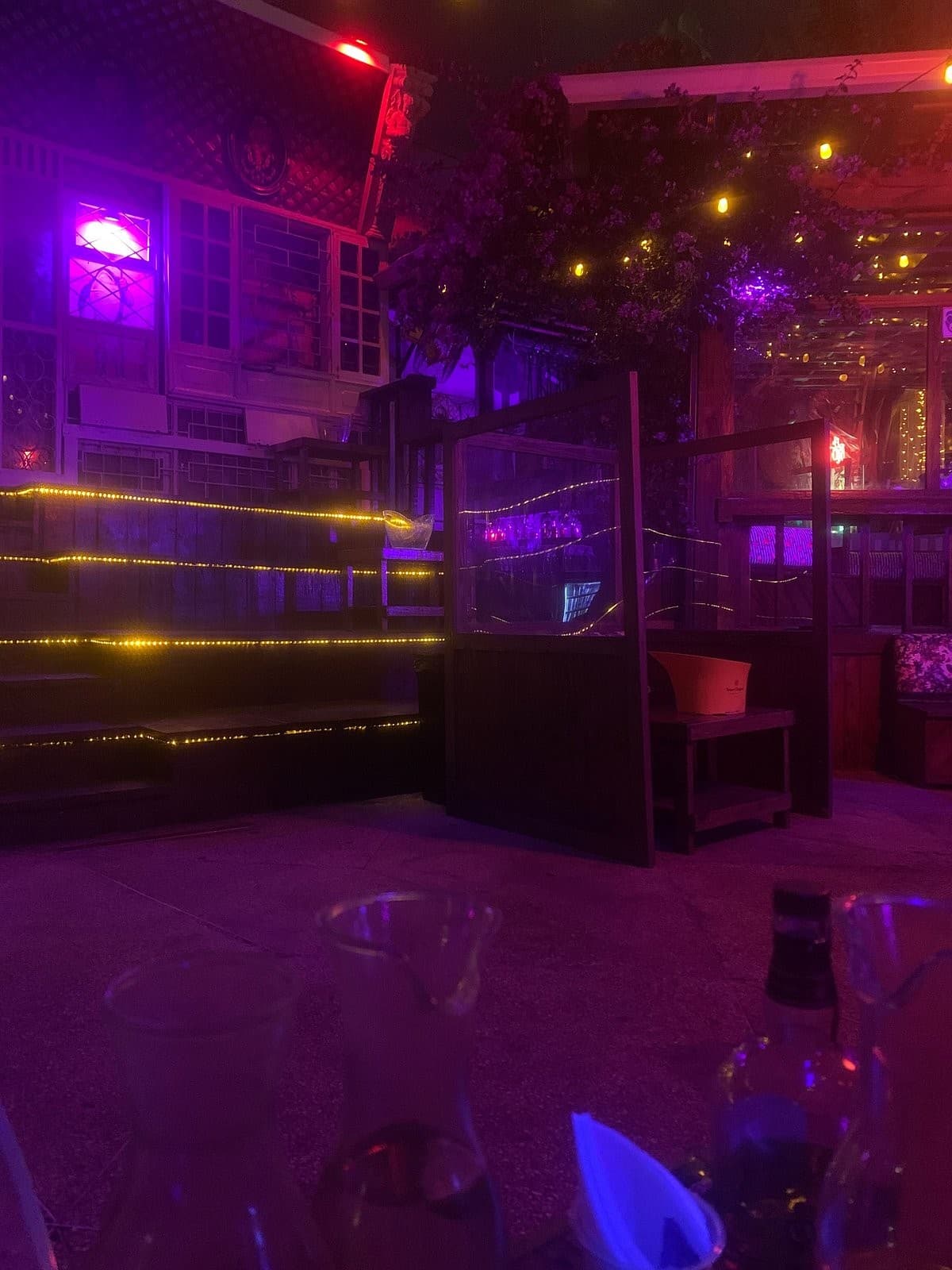 Wynwood Padel Club ambiance in Miami at night