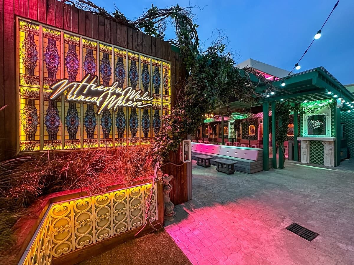 Wynwood Padel Club exterior in Miami with vibrant lighting